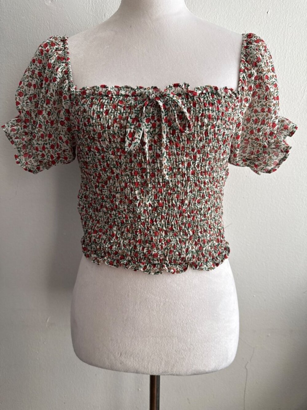 Red Floral Ditsy Short Ruffle Scrunch Sleeve Stretchy Woman Top Size Large